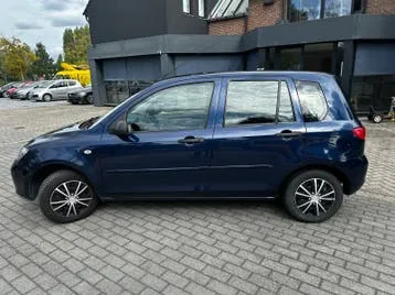 Mazda 2 2006 photo 2