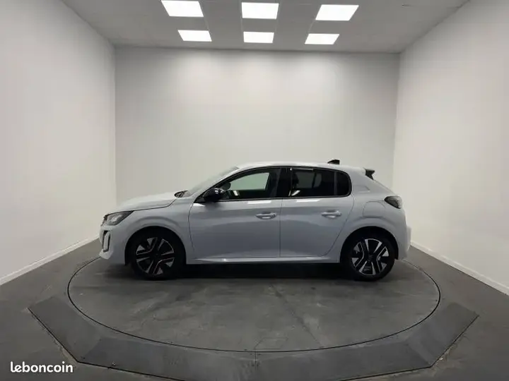 Peugeot 208 2026 photo 2