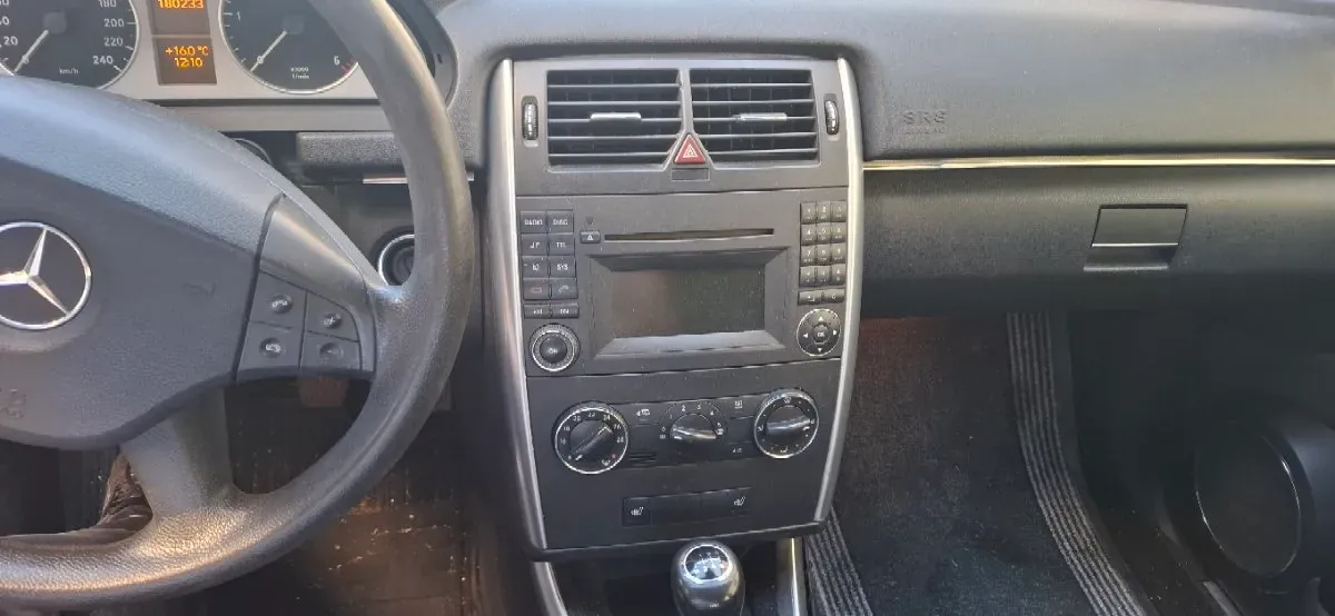 Mercedes-Benz B-Class 2010 photo 3