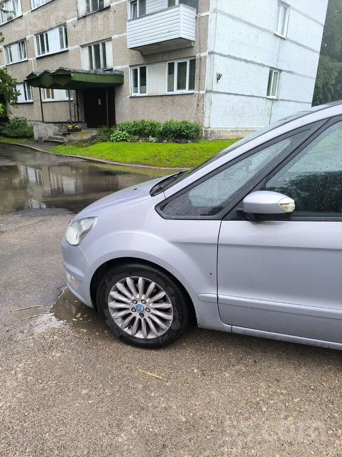 Ford Galaxy 2012 photo 5