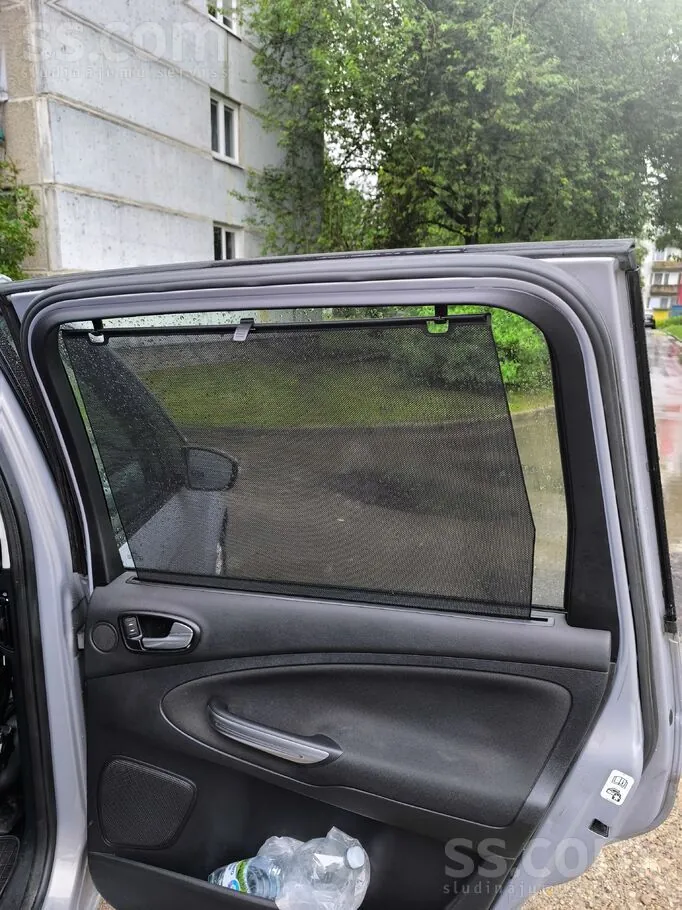 Ford Galaxy 2012 photo 2