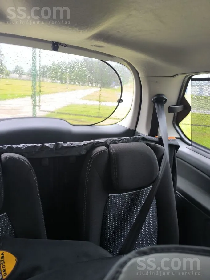 Ford Galaxy 2012 photo 3