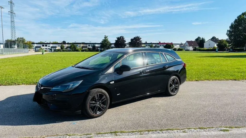 Opel Astra 2022 photo 2