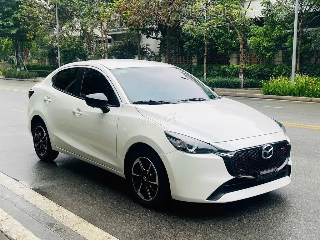 Mazda 2 2024 photo 2