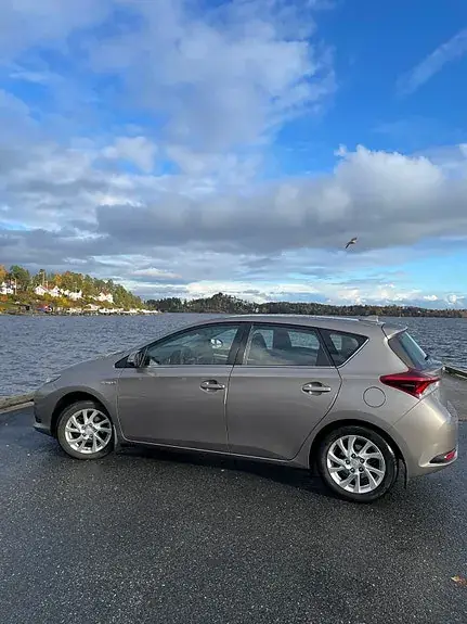 Toyota Auris 2016 photo 2