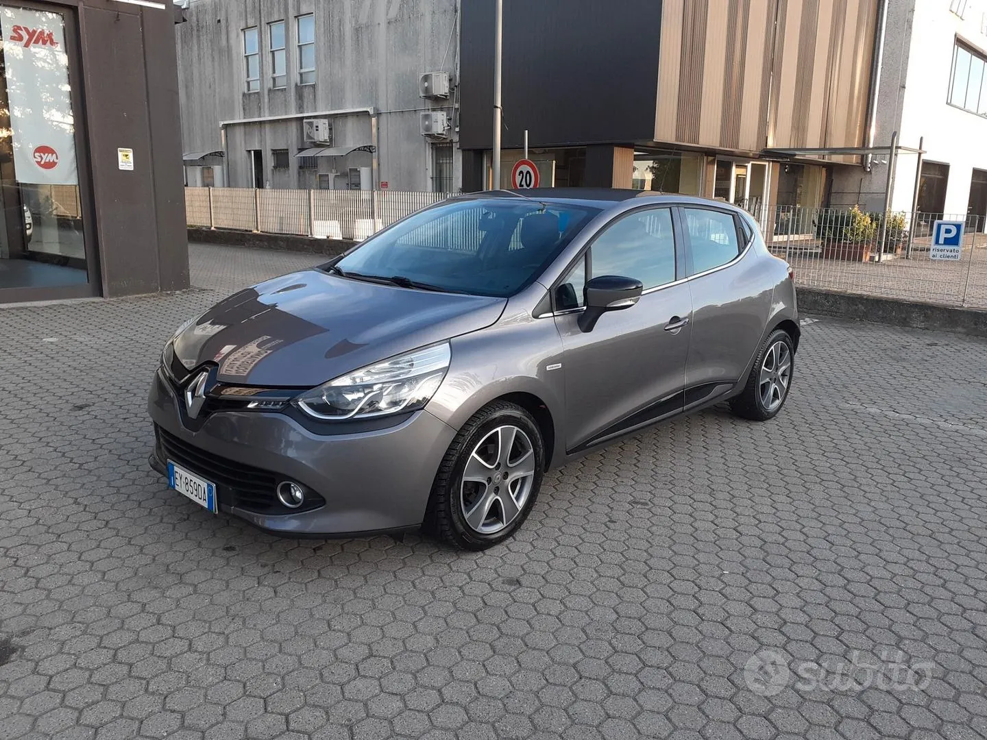 Renault Clio 2015 photo 2