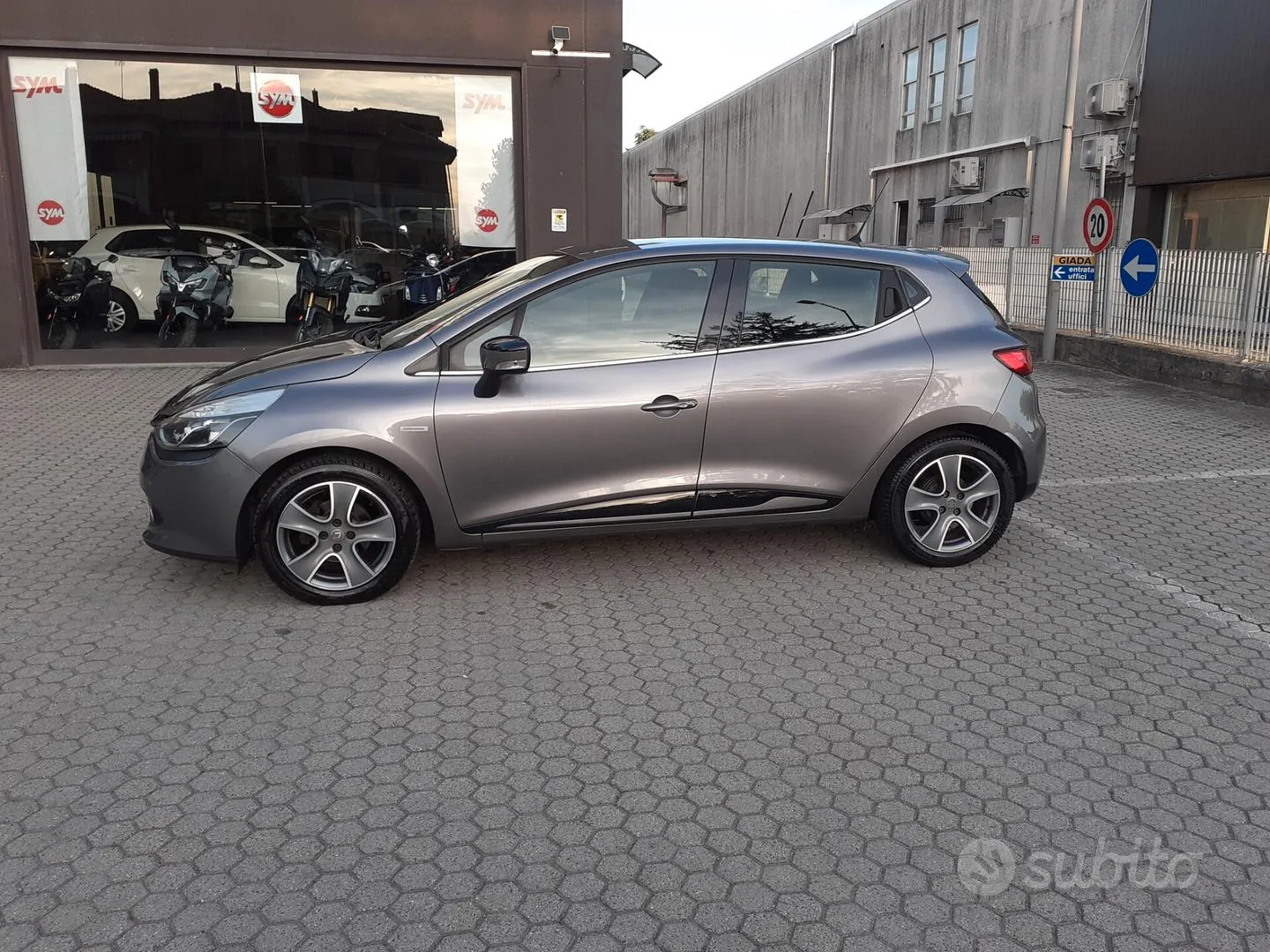 Renault Clio 2015 photo 3