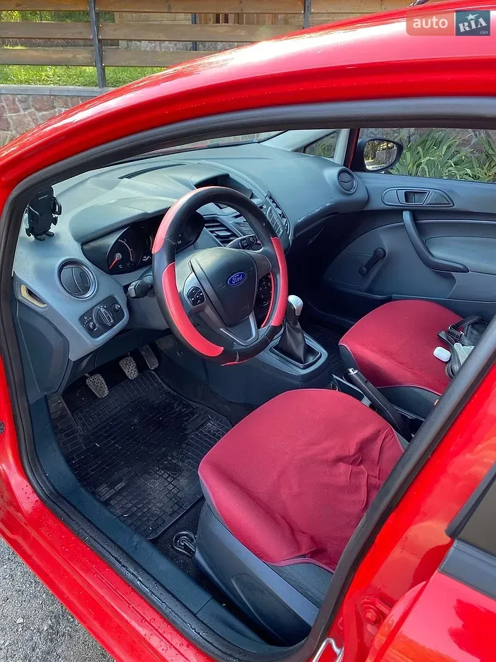 Ford Fiesta 2010 photo 3