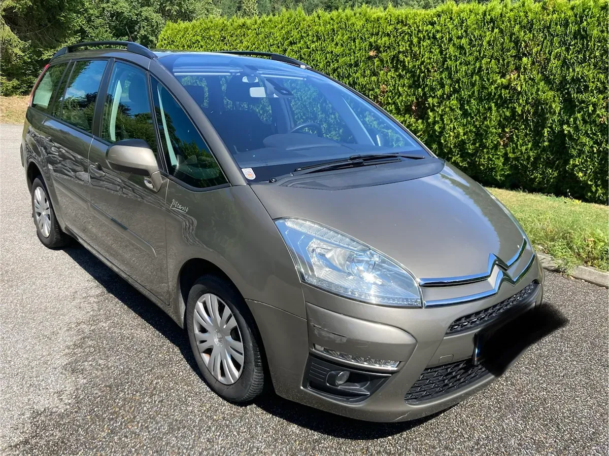 Citroen Grand C4 Picasso 2011 photo 2