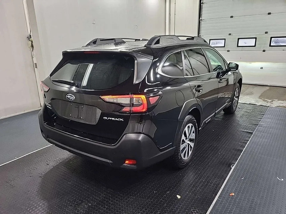 Subaru Outback 2023 photo 2