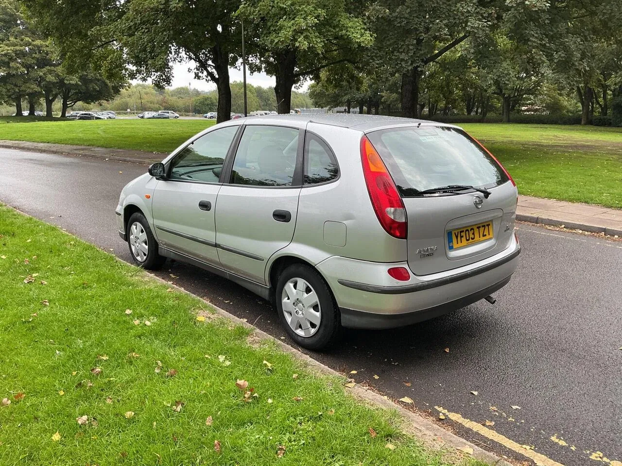 Nissan Almera Tino 2003 photo 5