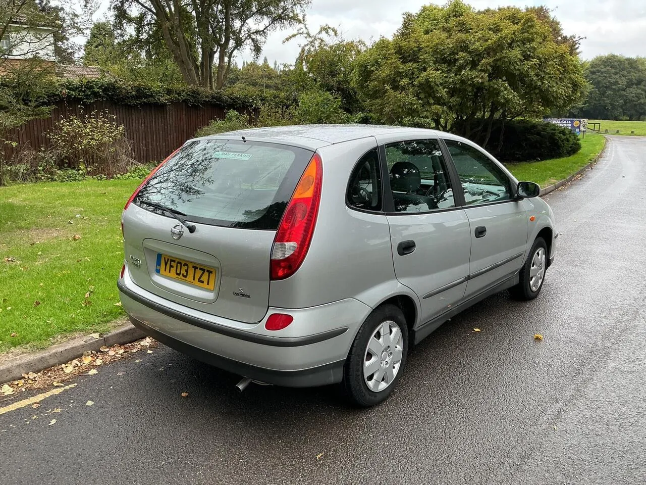 Nissan Almera Tino 2003 photo 3