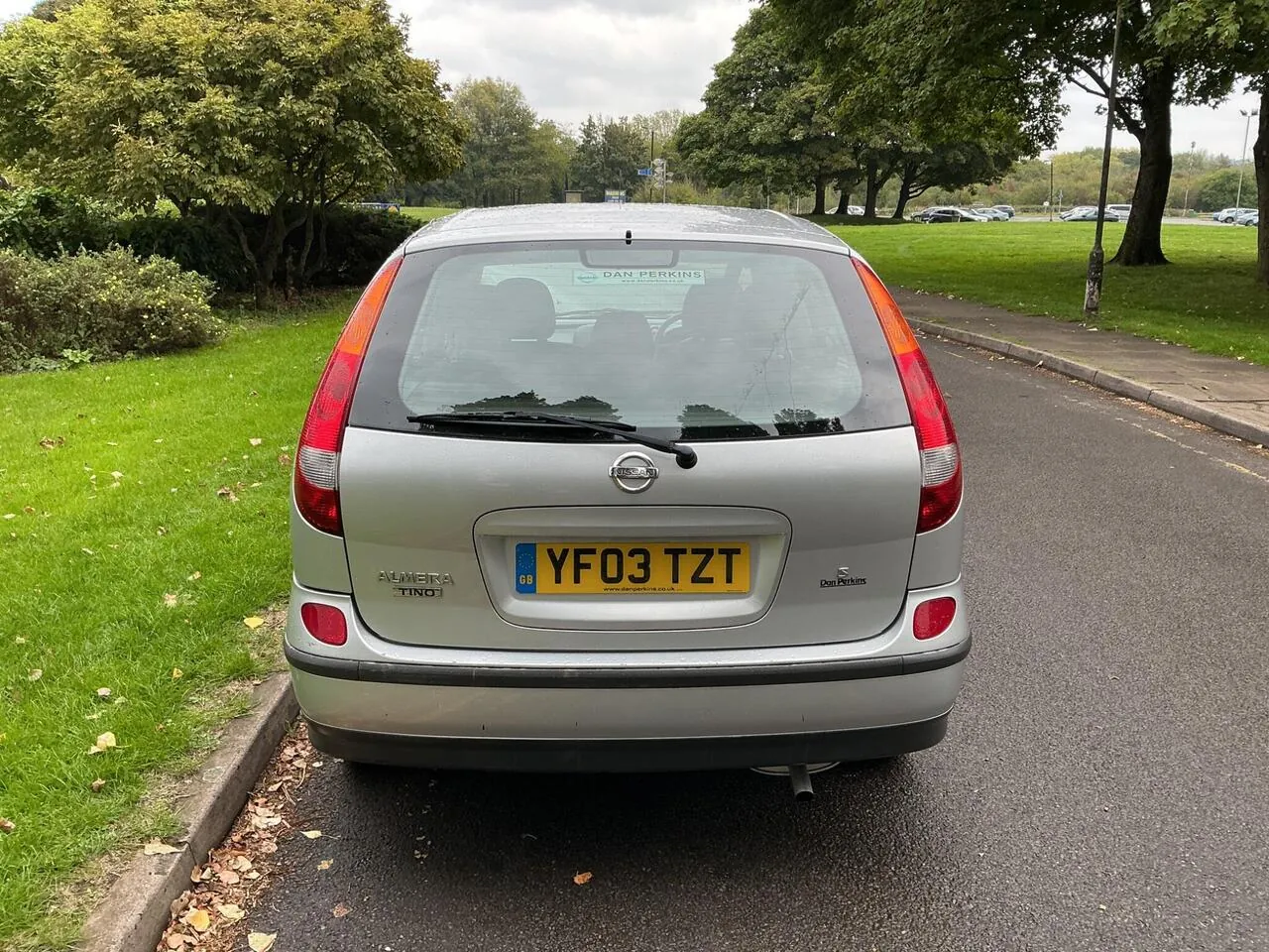 Nissan Almera Tino 2003 photo 4