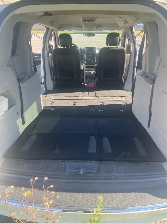 Dodge Grand Caravan 2013 photo 3