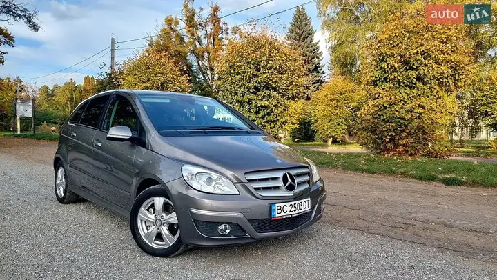 Mercedes-Benz B-Class 2010 photo 2