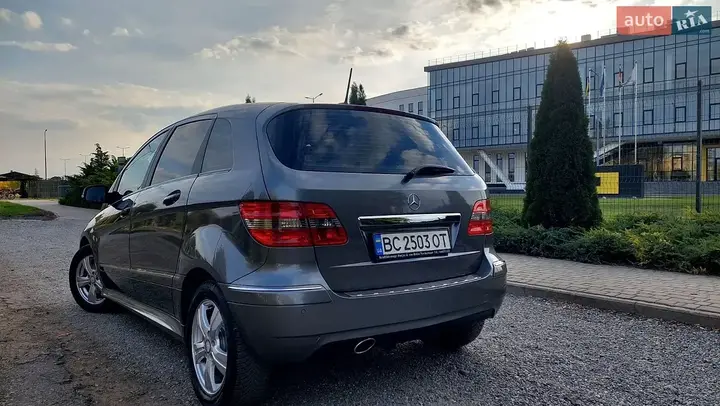 Mercedes-Benz B-Class 2010 photo 5