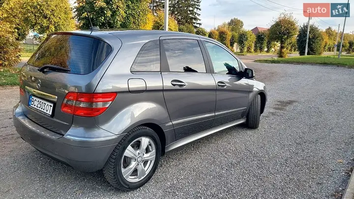 Mercedes-Benz B-Class 2010 photo 3