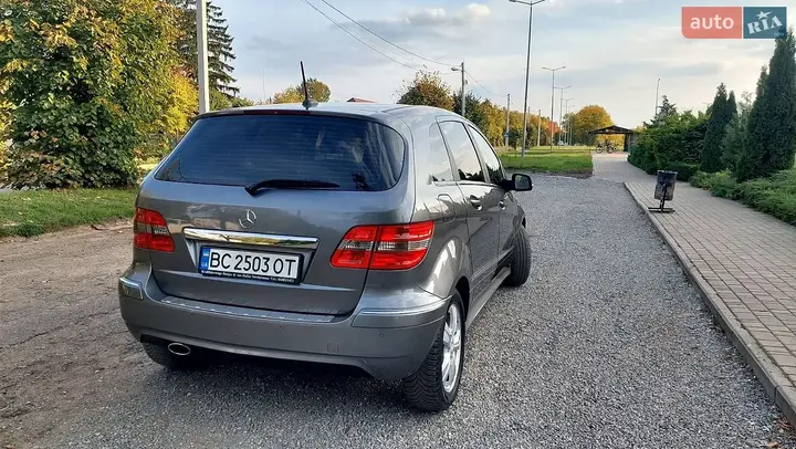 Mercedes-Benz B-Class 2010 photo 4