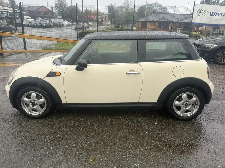 Mini Hatch 2010 photo 5