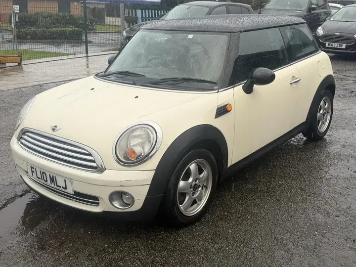 Mini Hatch 2010 photo 4