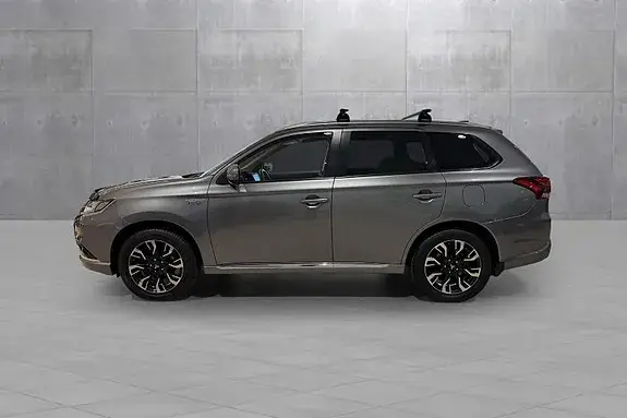 Mitsubishi Outlander 2018 photo 2