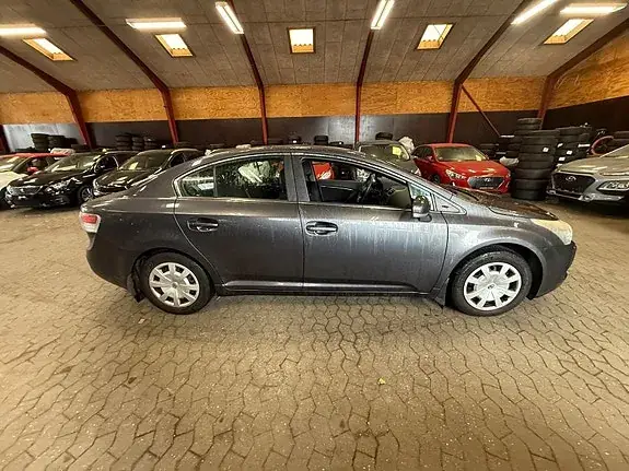 Toyota Avensis 2011 photo 4