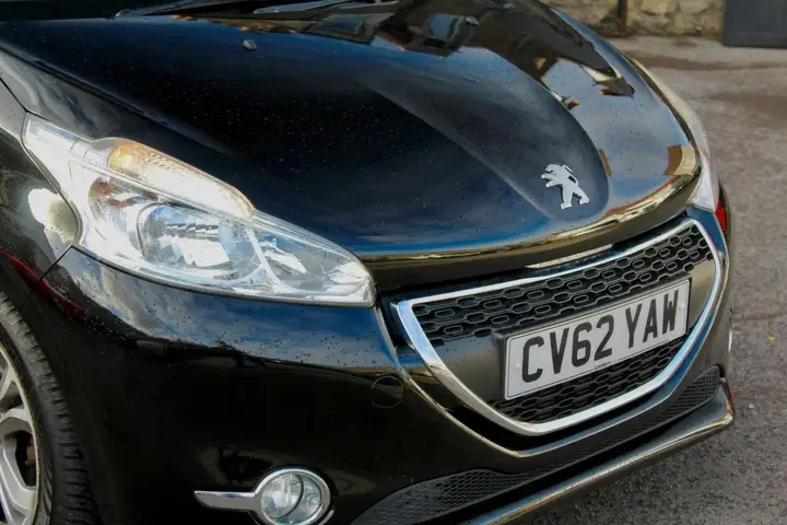 Peugeot 208 2012 photo 5