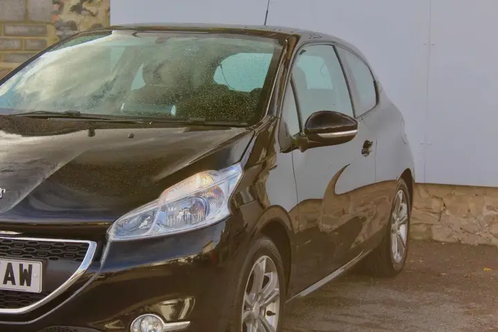 Peugeot 208 2012 photo 4
