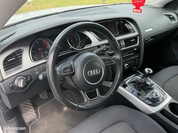 Audi A5 2012 photo 2
