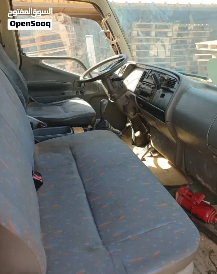 Mitsubishi Canter 2004 photo 3