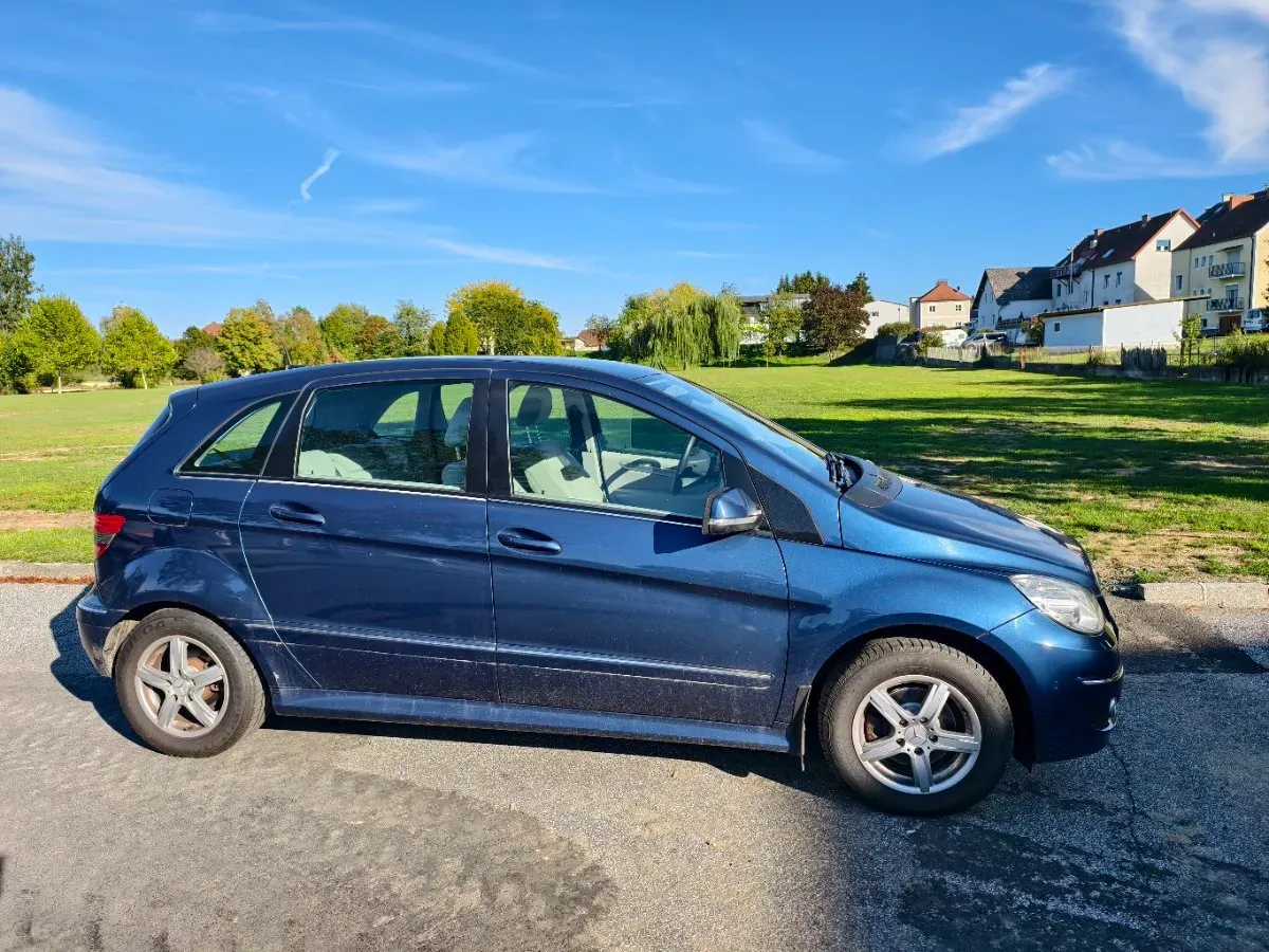 Mercedes-Benz B-Class 2009 photo 3