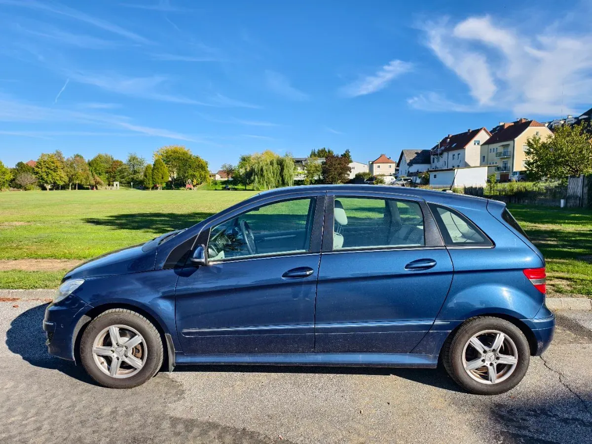 Mercedes-Benz B-Class 2009 photo 2