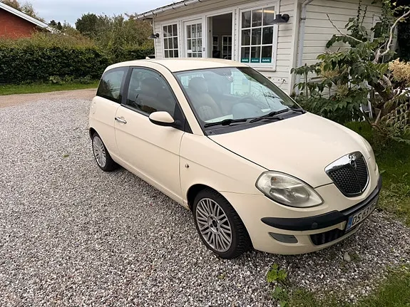 Lancia Ypsilon 2004 photo 2