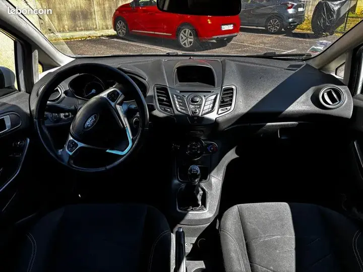 Ford Fiesta 2013 photo 3