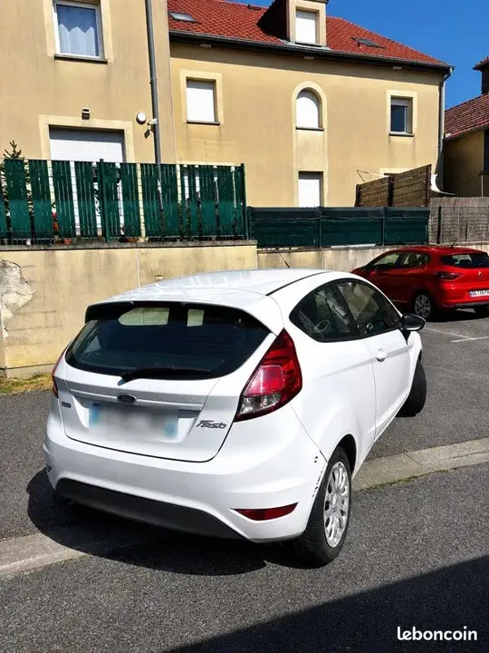 Ford Fiesta 2013 photo 2