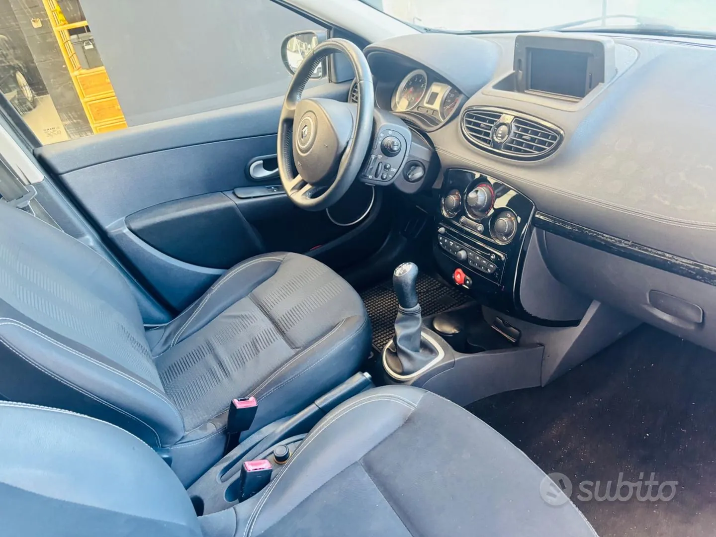 Renault Clio 2011 photo 5
