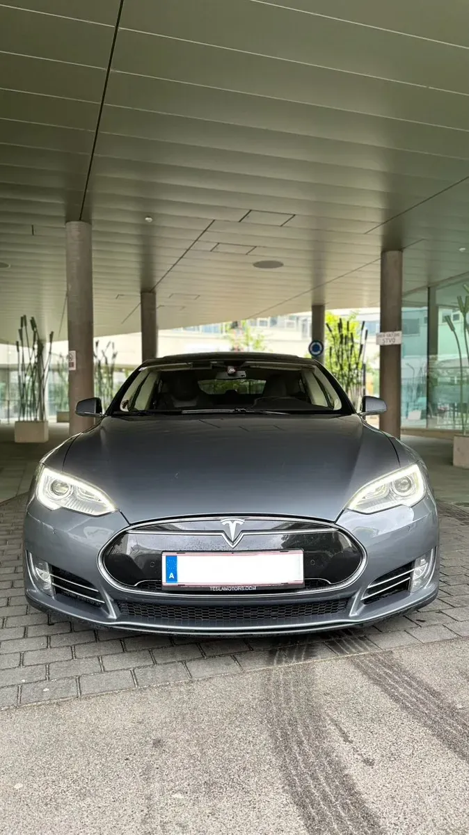 Tesla Model S 2013 photo 2