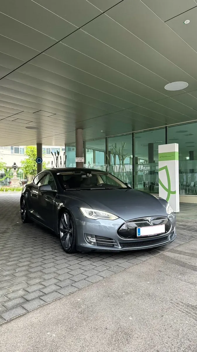 Tesla Model S 2013 photo 3