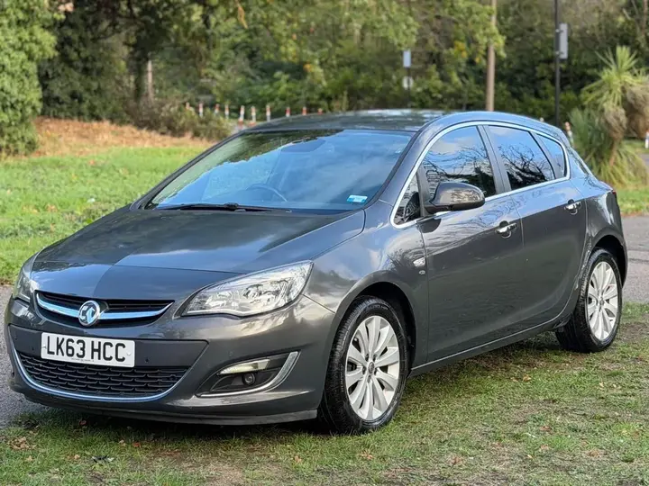 Vauxhall Astra 2013 photo 5