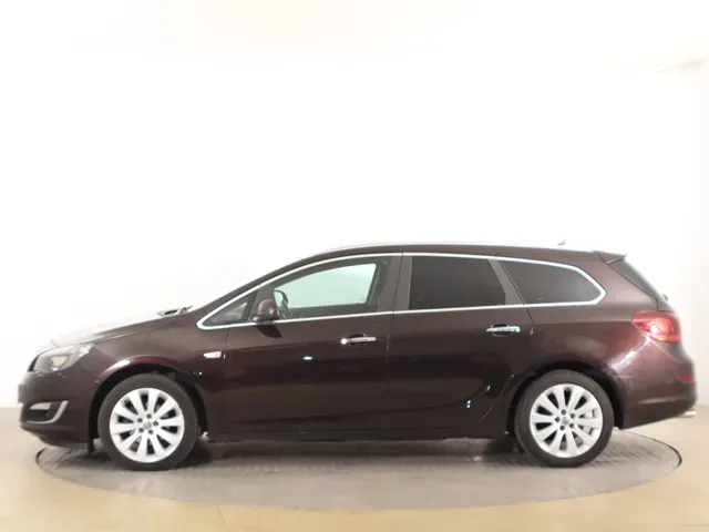 Opel Astra Sport Tourer 2013 photo 2