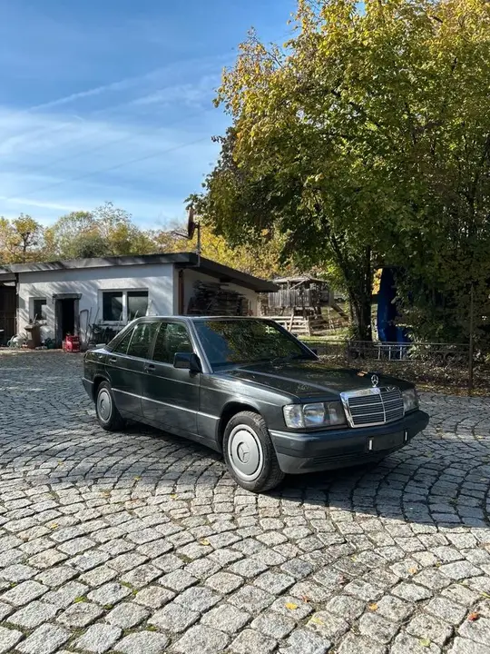 Mercedes-Benz 190E