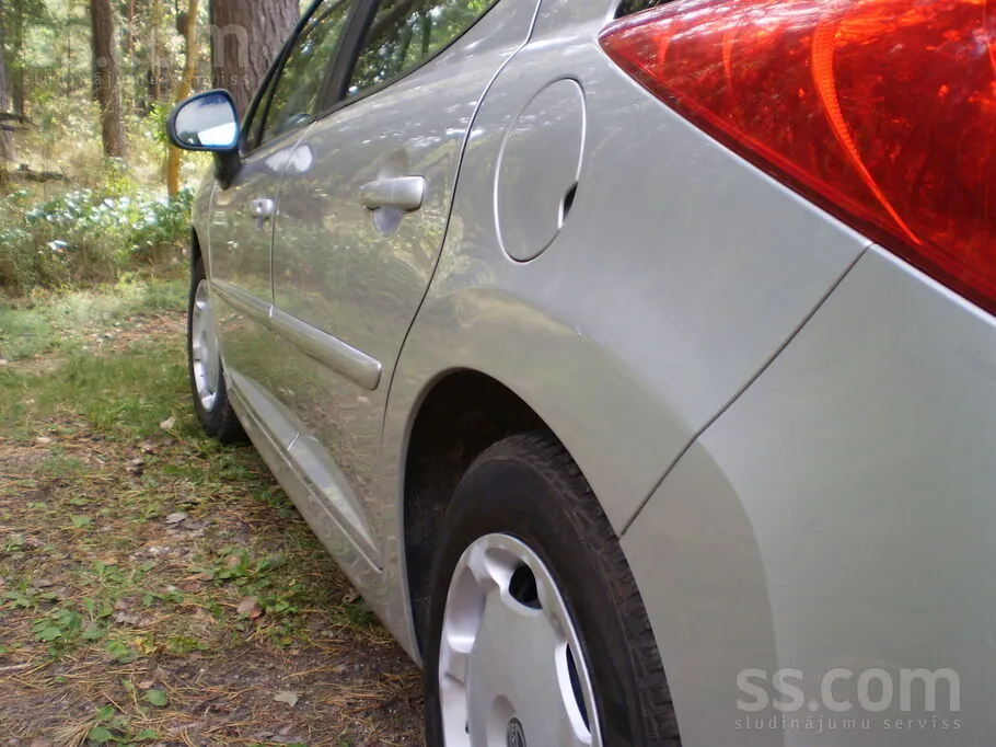 Peugeot 207 2009 photo 3