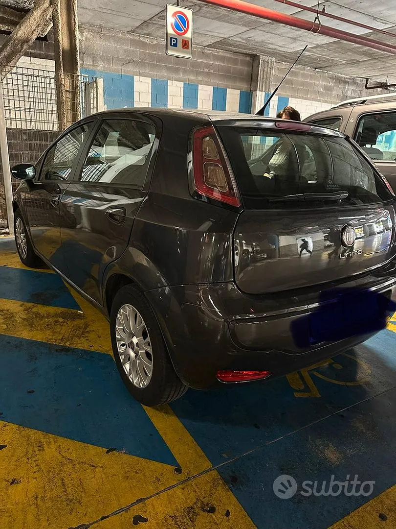 Fiat Grande Punto 2011 photo 2