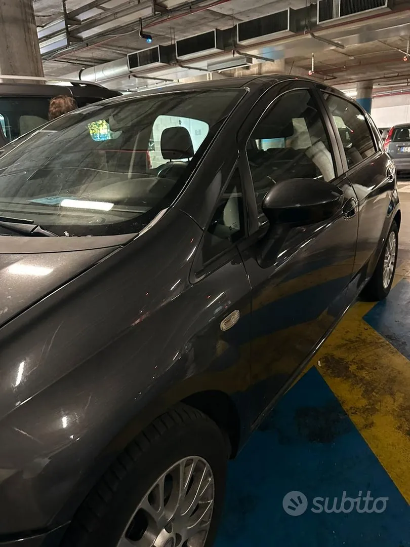 Fiat Grande Punto 2011 photo 4