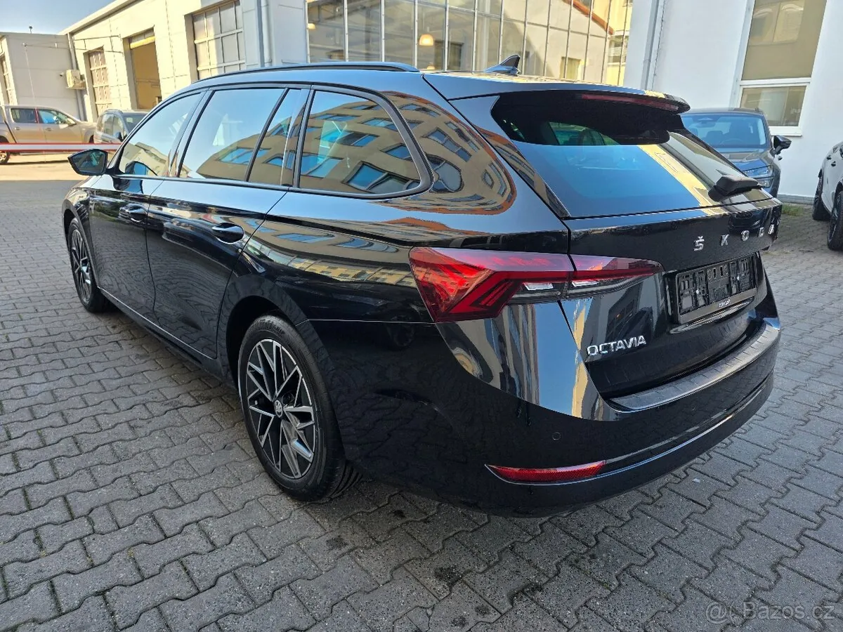 Skoda Octavia 2023 photo 3