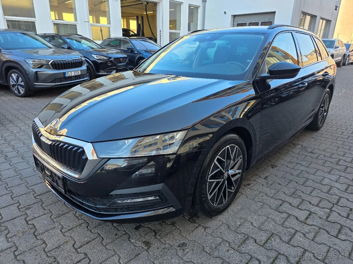 Skoda Octavia 2023 photo 2