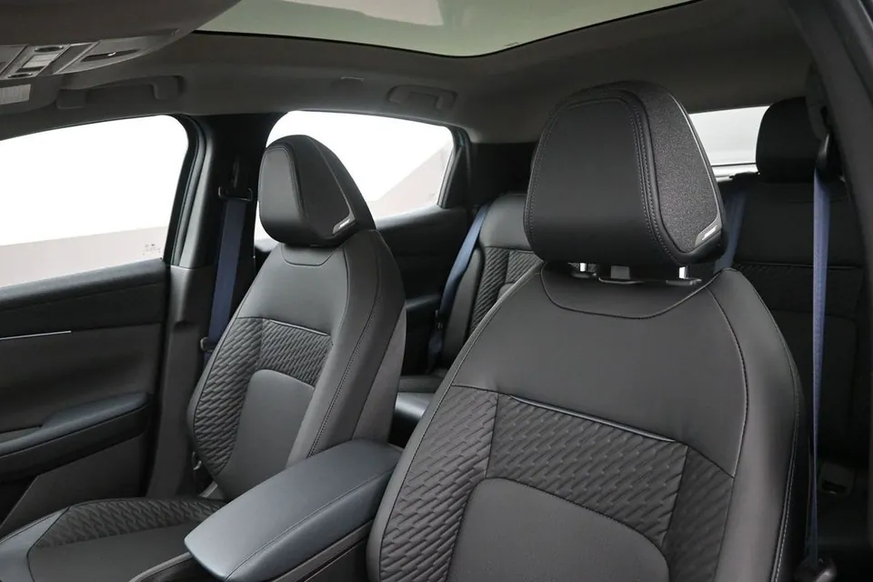 Nissan Leaf 2026 photo 4