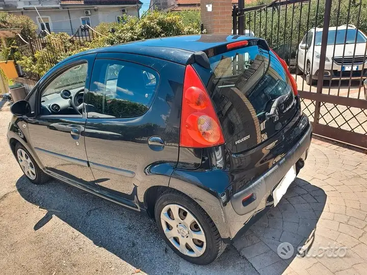 Peugeot 107 2010 photo 3