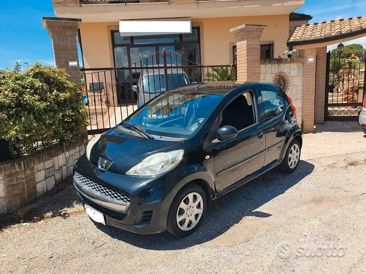 Peugeot 107 2010 photo 2