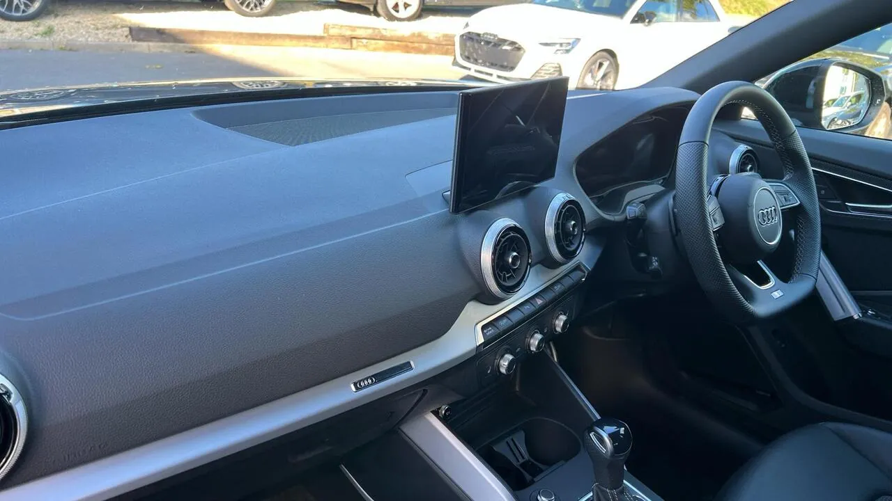 Audi Q2 2026 photo 2
